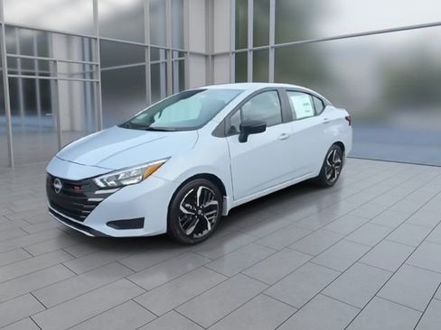 New 2025 Nissan Versa SR w/ Trunk Package image 4