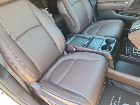 Certified 2026 Honda Odyssey Touring image 17