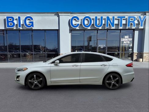 Used 2019 Ford Fusion Titanium image 2