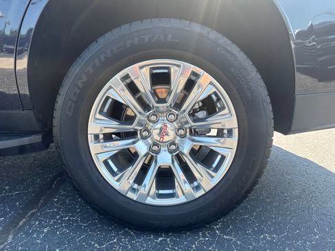Used 2025 GMC Yukon Denali w/ Advanced Technology Package AWD/4WD image 12