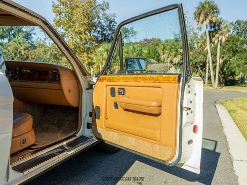 Used 1990 Rolls-Royce Silver Spur II image 44