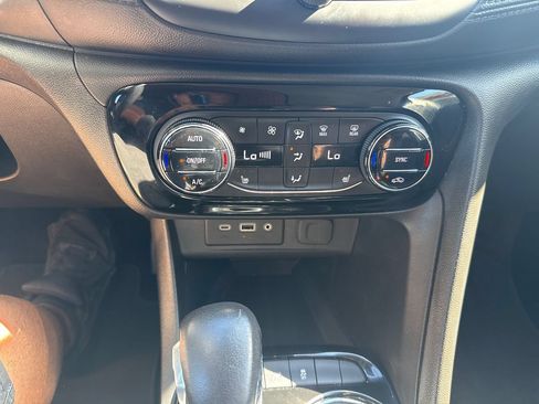 Used 2021 Buick Encore GX Select FWD image 32