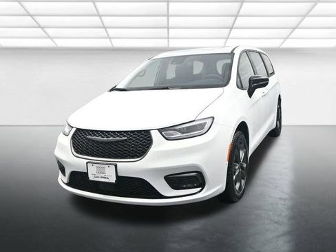 New 2026 Chrysler Pacifica Select image 4