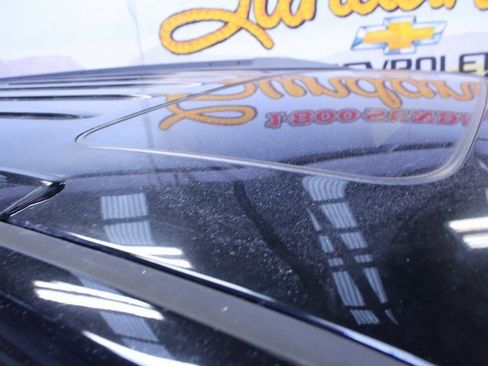 Used 2017 GMC Yukon XL SLT image 5