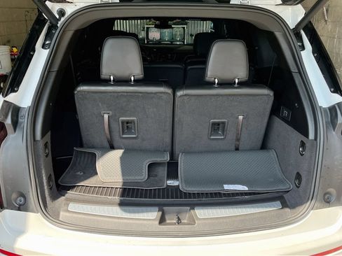 Used 2025 Cadillac XT6 Luxury w/ LPO, Floor Liner Package AWD/4WD image 28