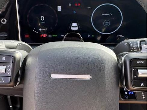 Used 2025 Hyundai Santa Fe Limited image 5