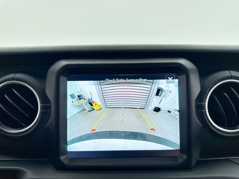 Used 2023 Jeep Wrangler Unlimited Sahara w/ Cold Weather Group image 13