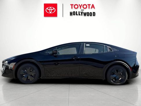 New 2027 Toyota Prius Plug-In Hybrid FWD image 9