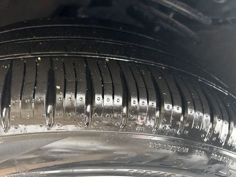 Used 2023 Ford Explorer Platinum w/ Technology Package image 2