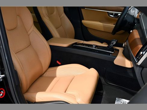 Used 2017 Volvo S90 T6 Inscription w/ Vision Package AWD/4WD image 31