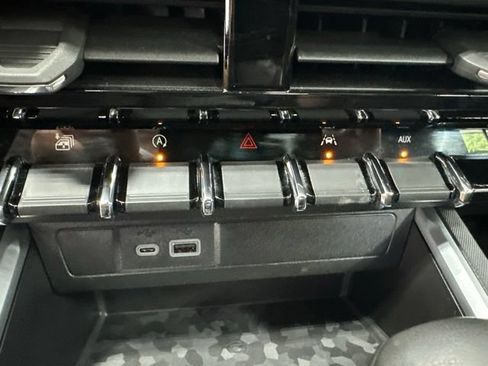 Used 2024 Chevrolet Colorado LT w/ LT Convenience Package II AWD/4WD image 22