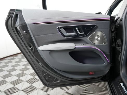 Used 2025 Mercedes-Benz EQS 580 4MATIC Sedan image 32