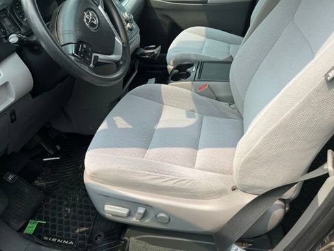 Used 2020 Toyota Sienna LE FWD image 9
