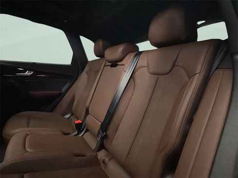 Used 2018 Audi Q5 2.0T Premium Plus w/ Premium Plus Package image 13