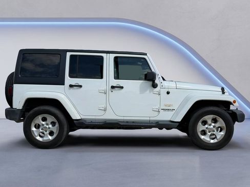 Used 2014 Jeep Wrangler Unlimited Sahara w/ Connectivity Group AWD/4WD image 8