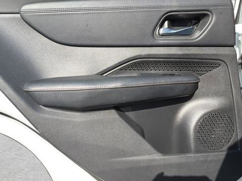 Used 2025 Nissan Ariya AWD image 46