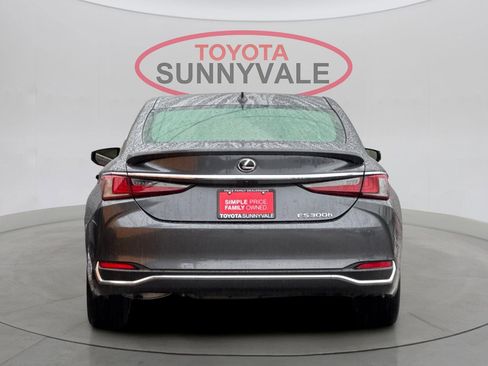 Used 2025 Lexus ES 300h w/ Premium Package image 8