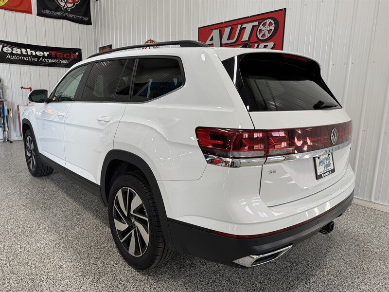 Used 2024 Volkswagen Atlas SE AWD/4WD image 18