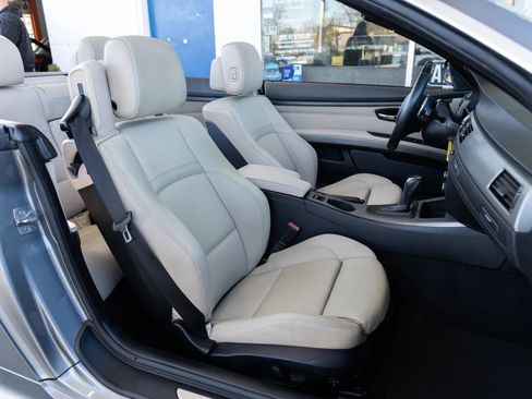 Used 2011 BMW 328i Convertible w/ M Sport Pkg image 23