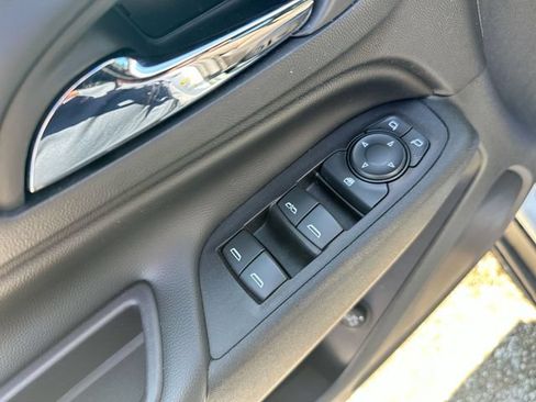 Used 2018 Chevrolet Equinox LT FWD image 24