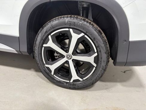 New 2025 Volkswagen Tiguan SE image 10