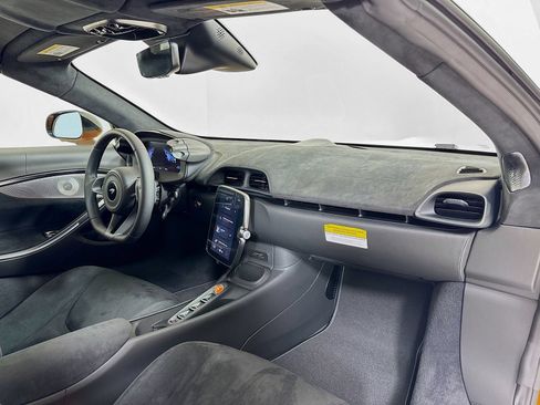 Used 2025 McLaren Artura Spider RWD image 24