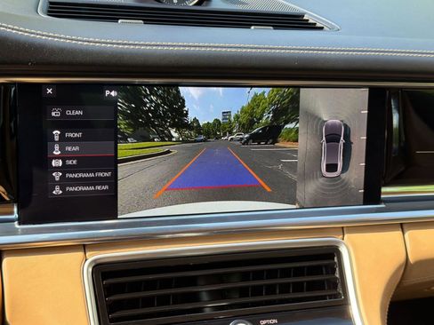Used 2020 Porsche Panamera RWD image 23