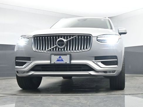 Used 2023 Volvo XC90 B6 Plus image 12