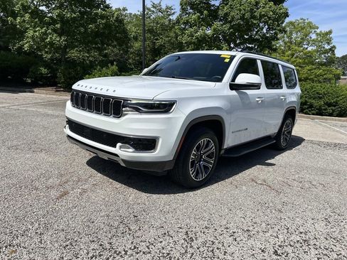 Used 2022 Jeep Wagoneer Series III w/ Flexible Seating Group RWD image 3