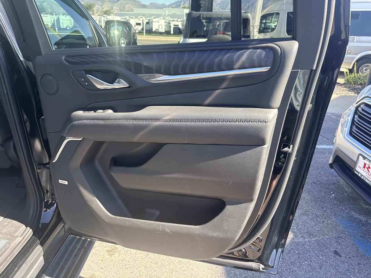 Used 2022 GMC Yukon XL Denali AWD/4WD image 23