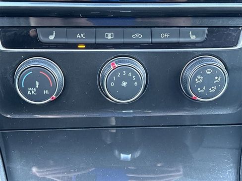 Used 2021 Volkswagen Golf 4-Door image 17