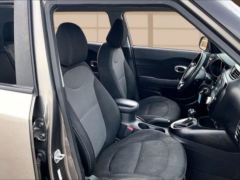 Used 2019 Kia Soul + image 7
