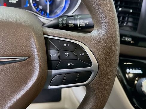 Used 2017 Chrysler Pacifica Touring Plus FWD image 20