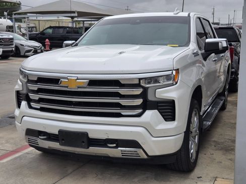 Used 2023 Chevrolet Silverado 1500 High Country w/ High Country Premium Package AWD/4WD image 3