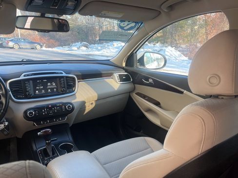Used 2018 Kia Sorento LX image 22
