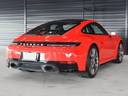 Used 2025 Porsche 911 Carrera image 10