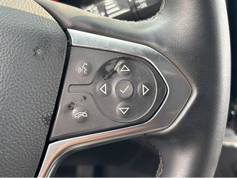 Used 2023 Chevrolet Traverse LT FWD image 21