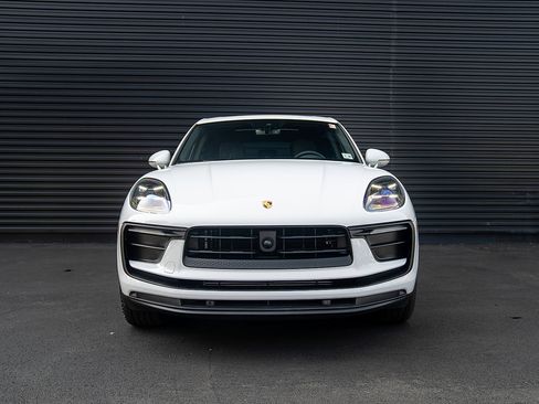 Certified 2025 Porsche Macan image 25