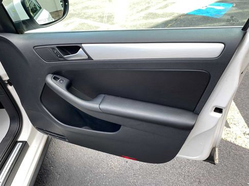 Used 2013 Volkswagen Jetta GLI Autobahn FWD image 32