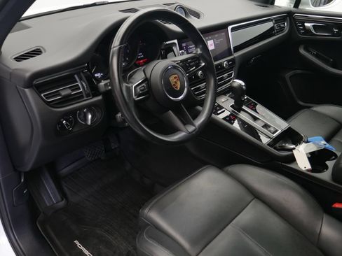 Certified 2023 Porsche Macan AWD/4WD image 5