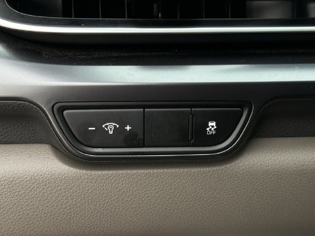 Used 2025 Kia Carnival FWD image 23