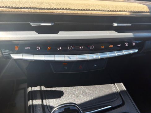 Used 2025 Cadillac XT4 Premium Luxury image 8