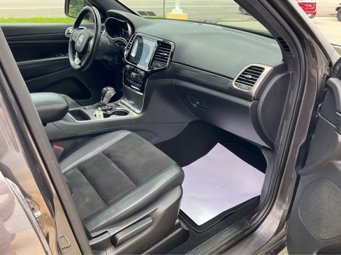 Used 2019 Jeep Grand Cherokee Altitude AWD/4WD image 23