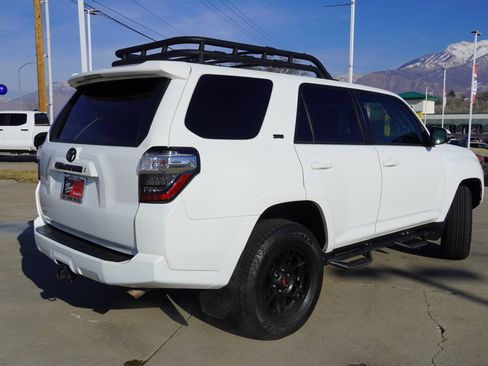 Certified 2022 Toyota 4Runner SR5 Premium image 8