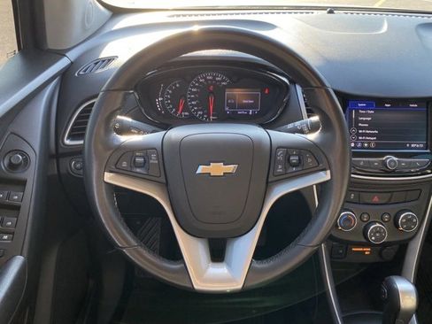 Used 2020 Chevrolet Trax LT w/ LT Convenience Package image 25