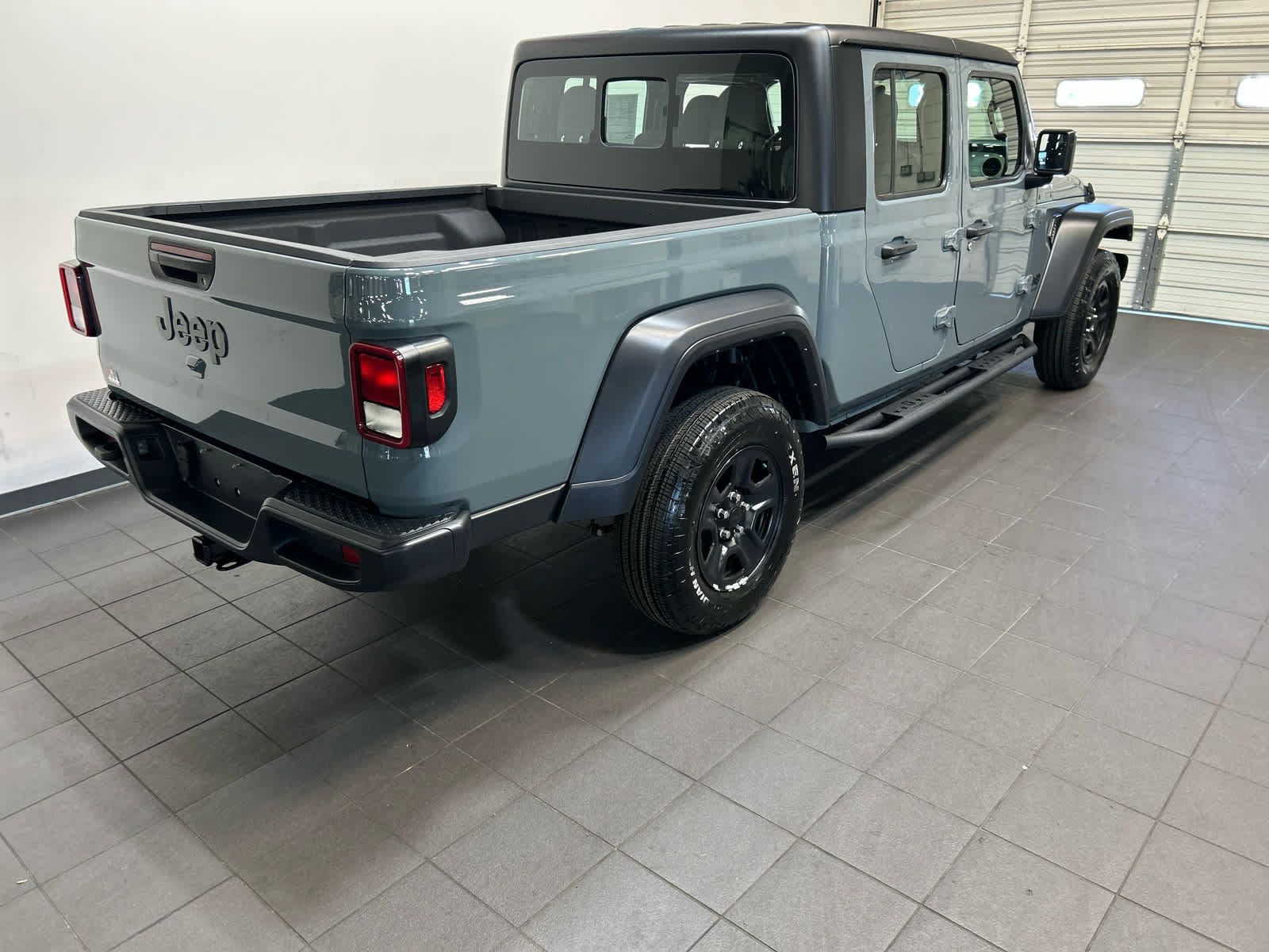 Used 2024 Jeep Gladiator Sport AWD/4WD image 3