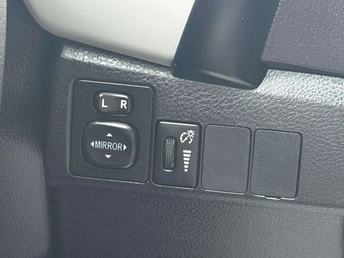 Used 2017 Toyota Corolla LE w/ Carpet Mat Package (TMS) FWD image 30