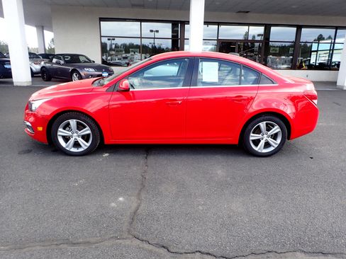 Used 2015 Chevrolet Cruze LT image 2