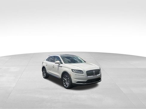 Used 2022 Lincoln Nautilus Reserve w/ Equipment Group 201A AWD/4WD image 3