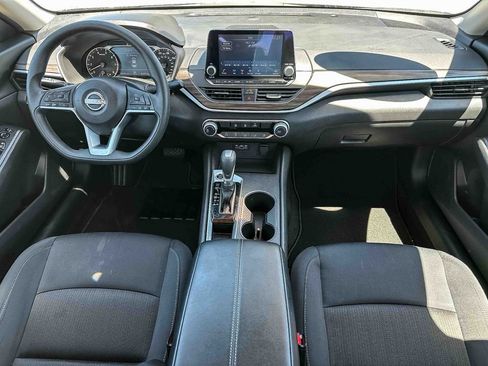 Used 2025 Nissan Altima 2.5 SV FWD image 11